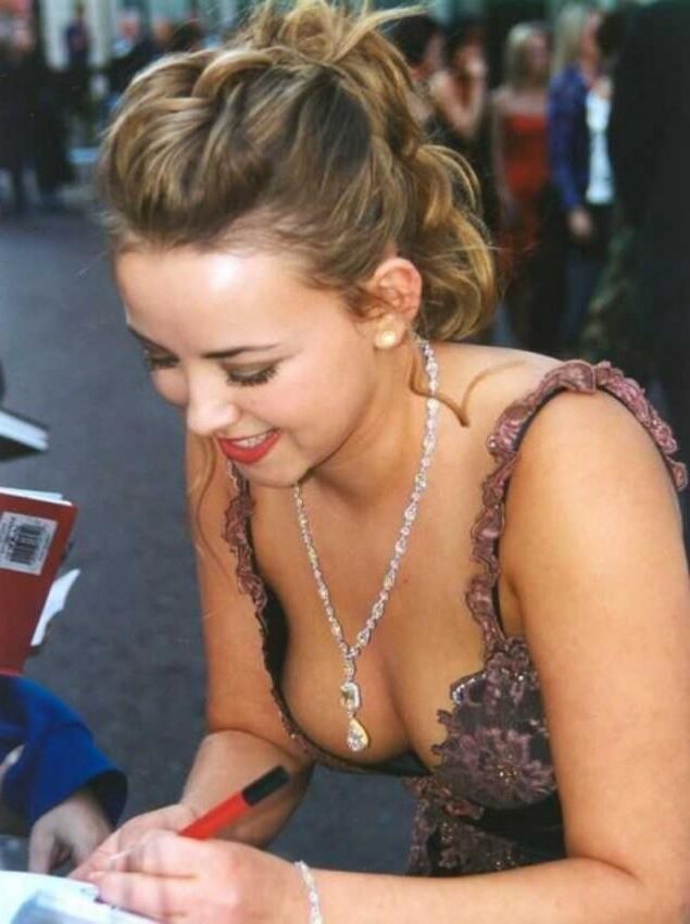 Les gros seins et le joli cul de Charlotte Church