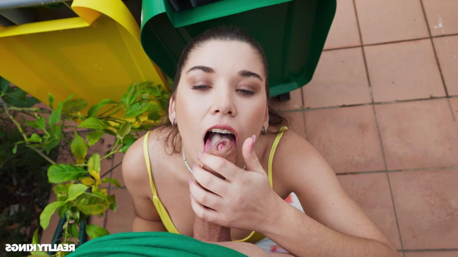 Chloe Lapiedra yo Hiding And Fucking With The Landscaper