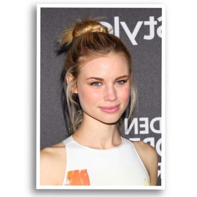 Lucy Fry est chaude