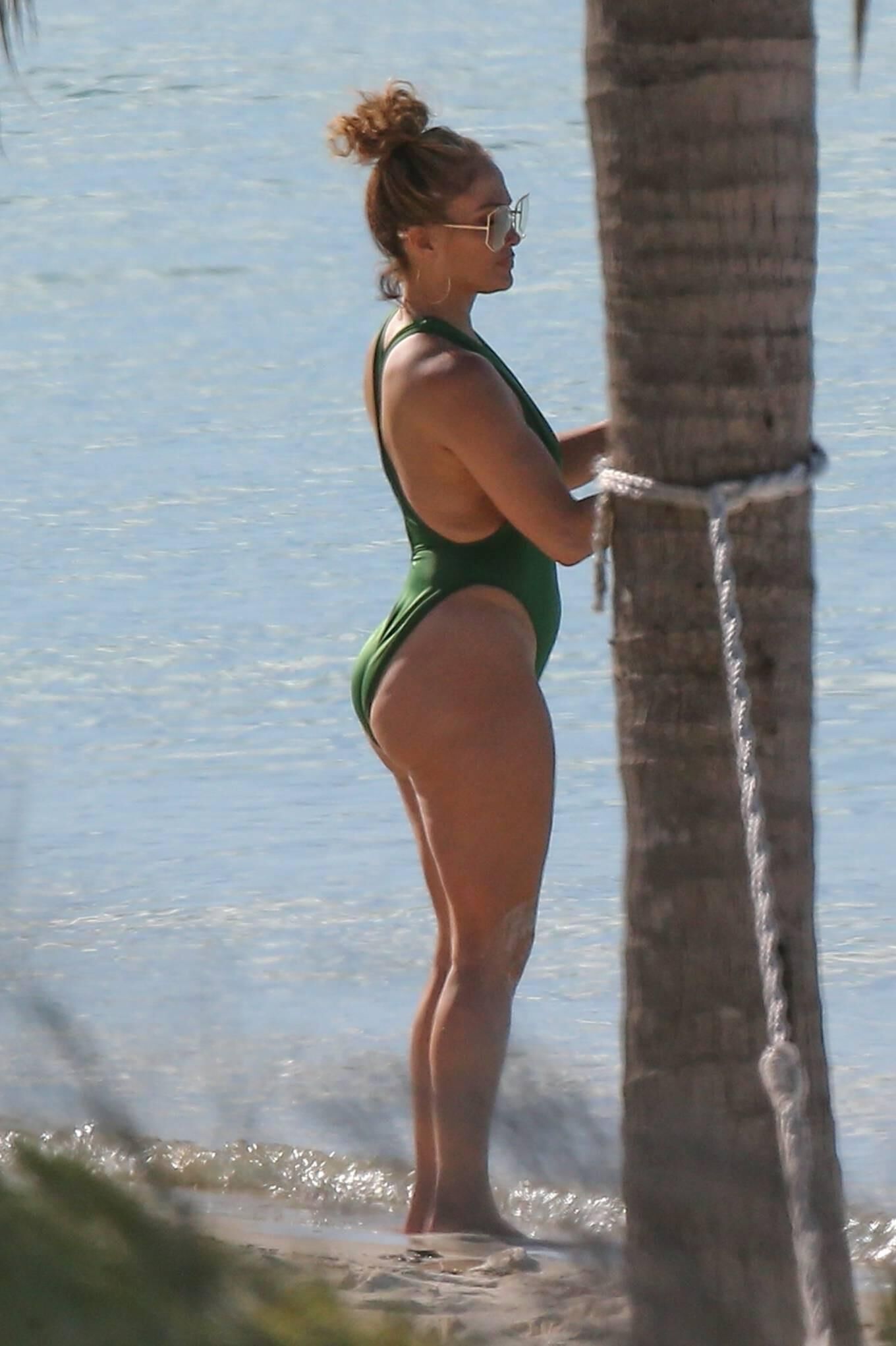 Jennifer Lopez (JLO), The Ultimate Latina MILF Fat Ass Anal Slut