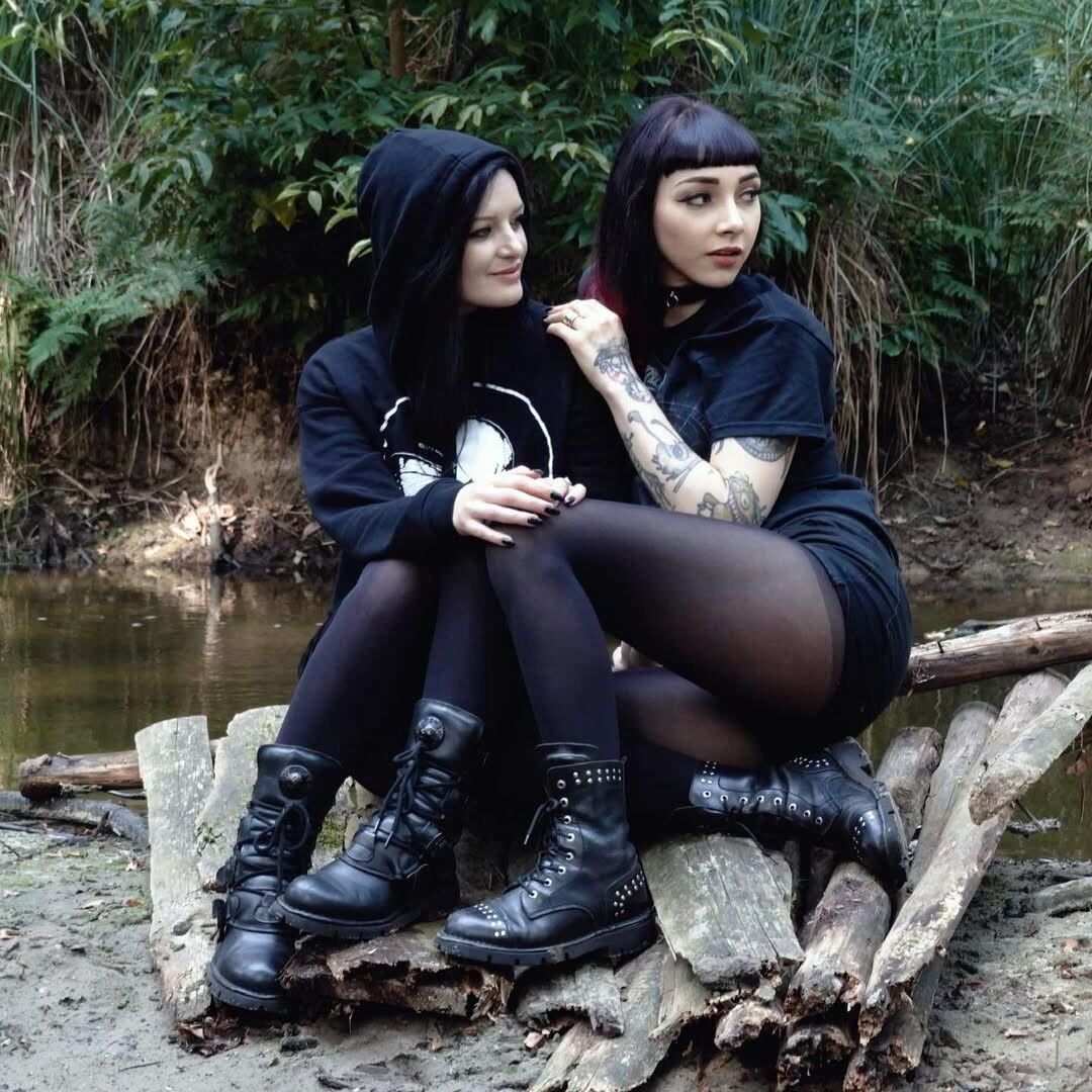 Alissa Noir et Leah Obscure "DEAD CHICKS"