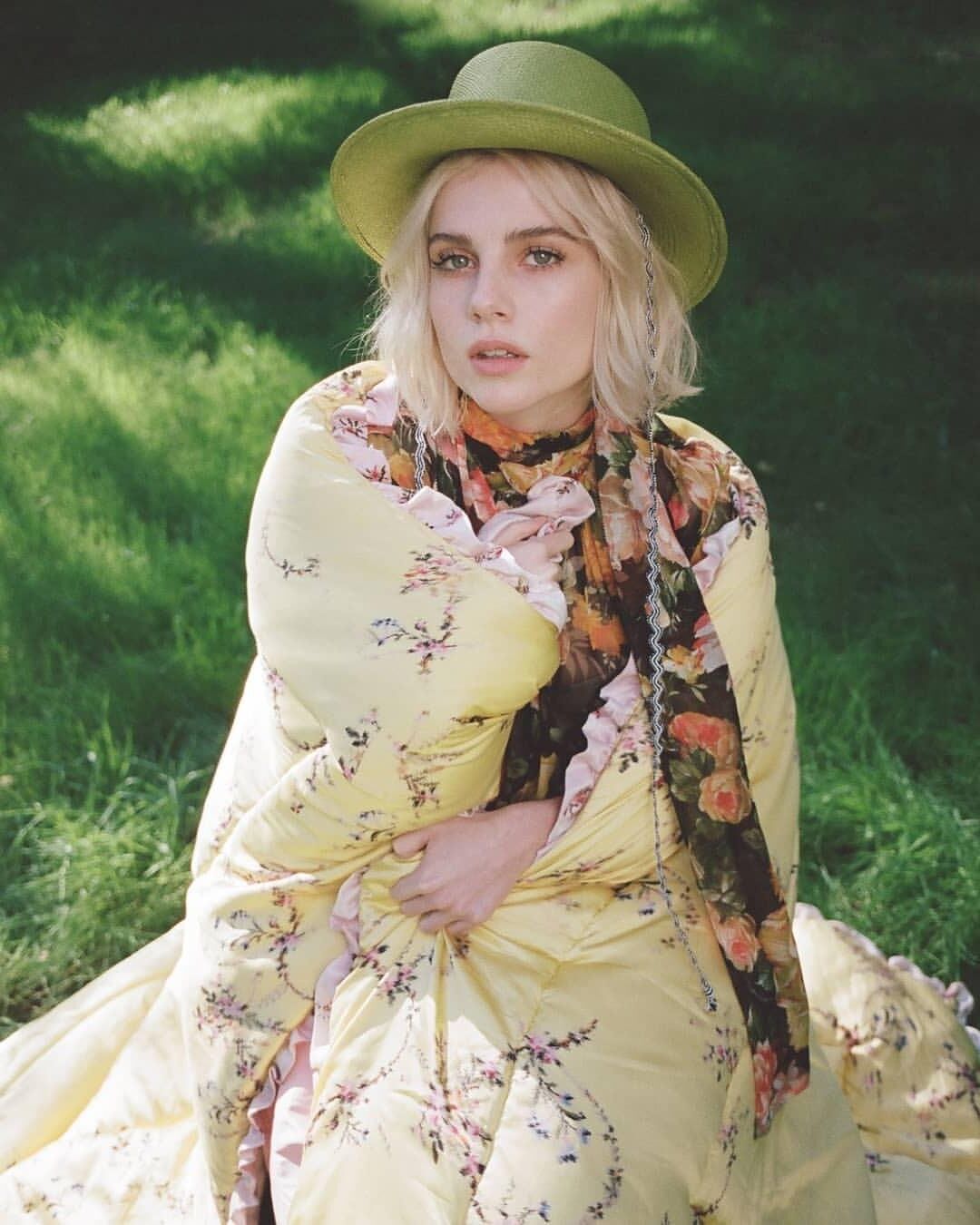 Lucy Boynton Mulher deslumbrante