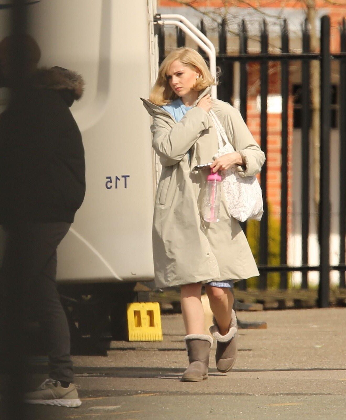 Lucy Boynton Mulher deslumbrante