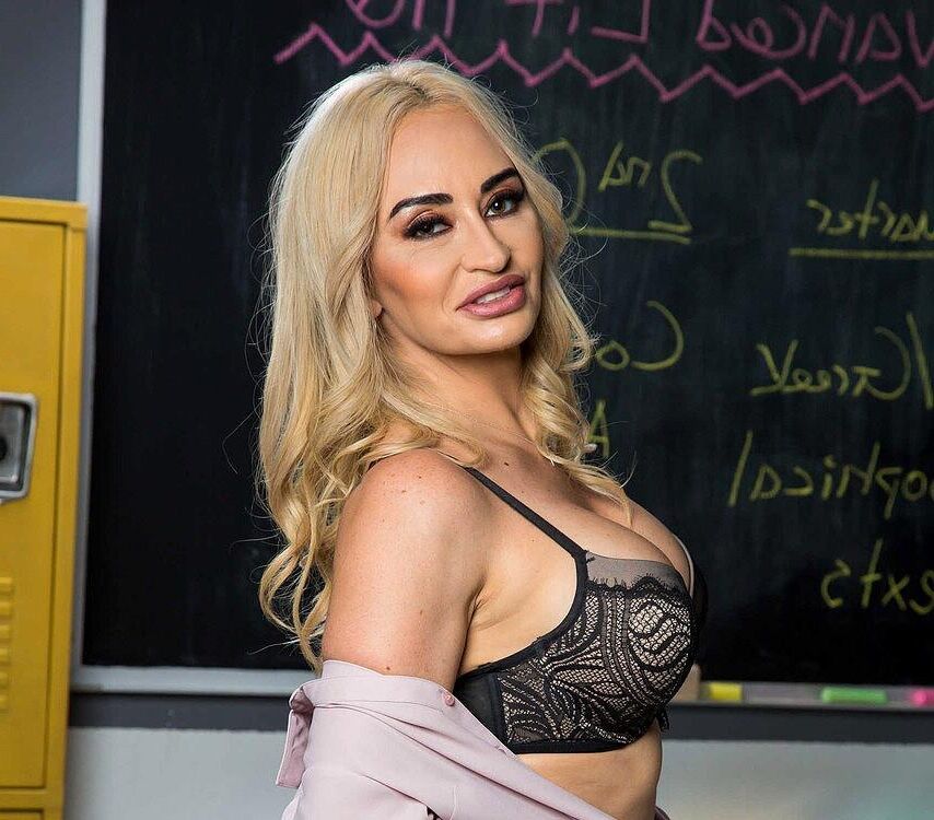 Claudia Valentine_Minha Primeira Professora Sexual