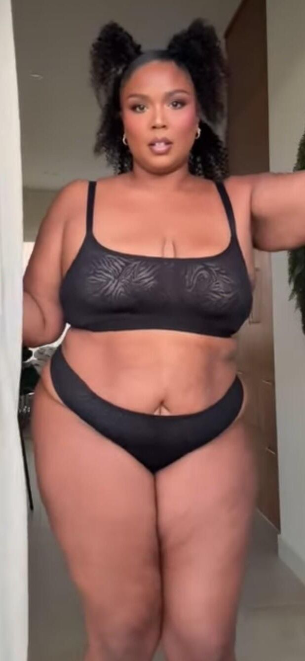 LIZZO 