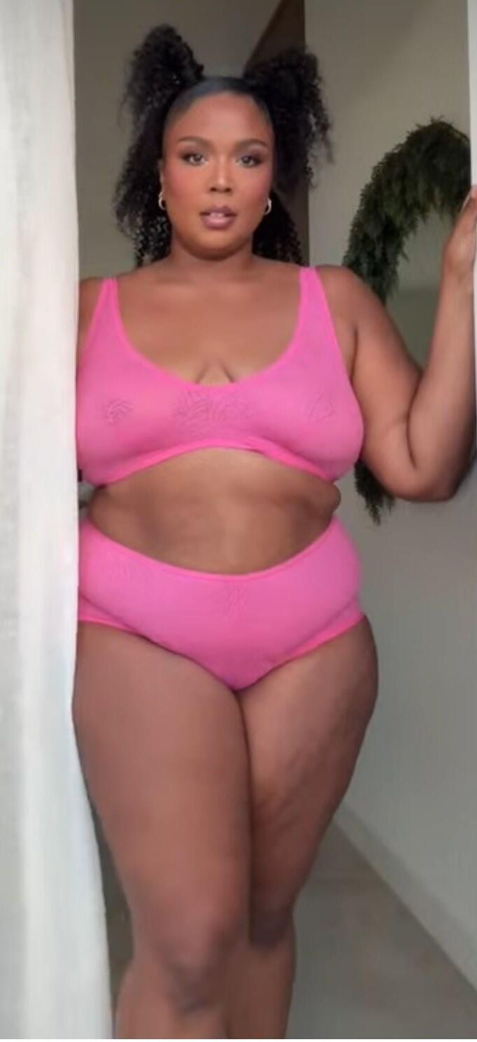 LIZZO 