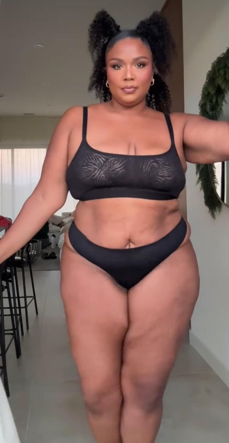 LIZZO 