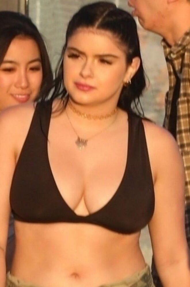 Ariel Winter Photo #