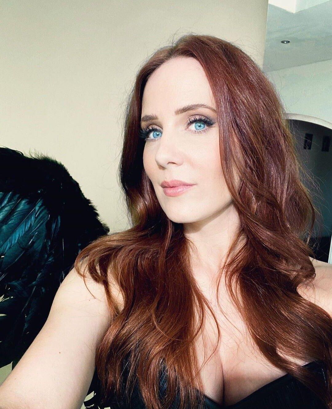 Simone Simons (niederländischer Sänger) ()