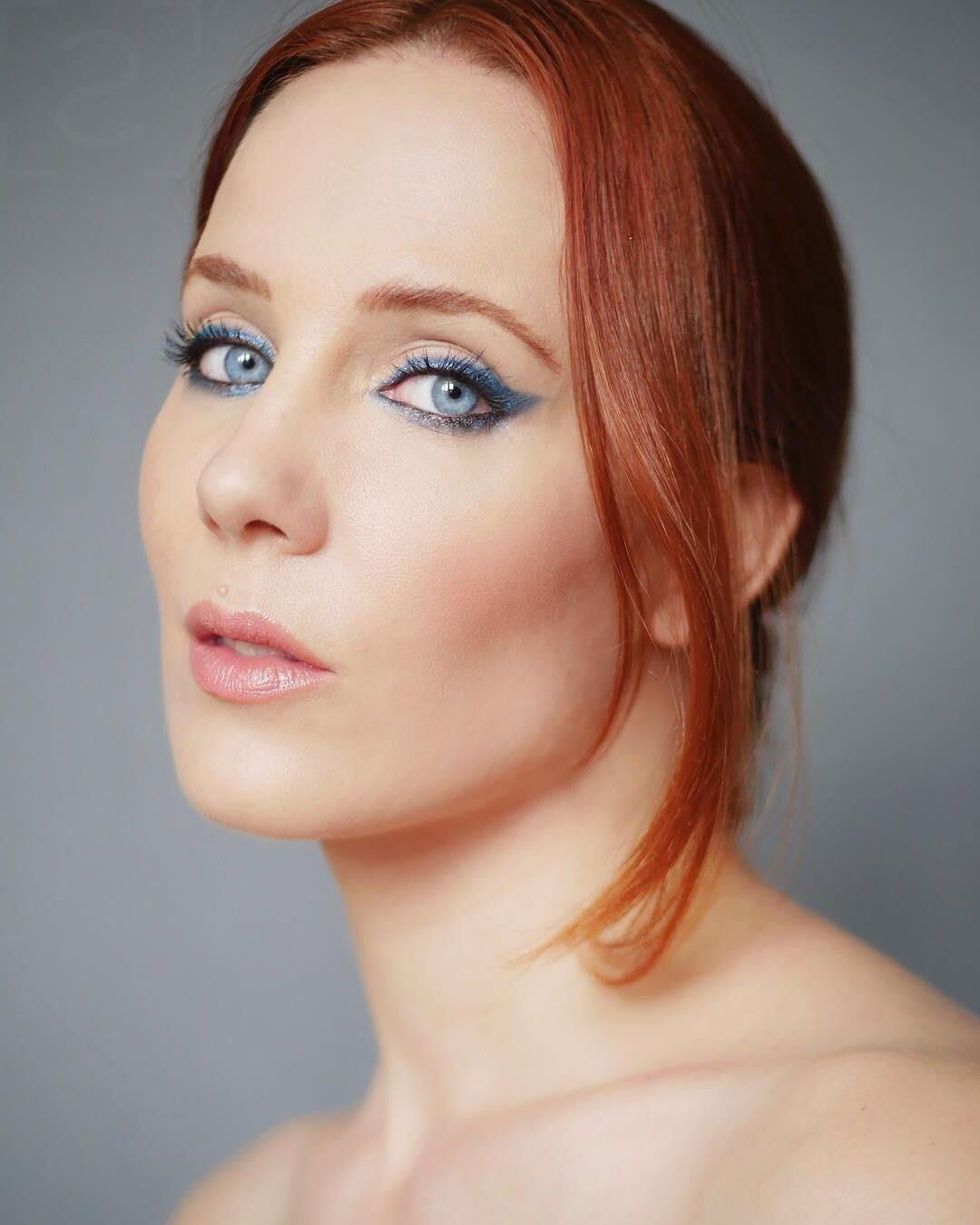 Simone Simons (chanteur néerlandais) ()