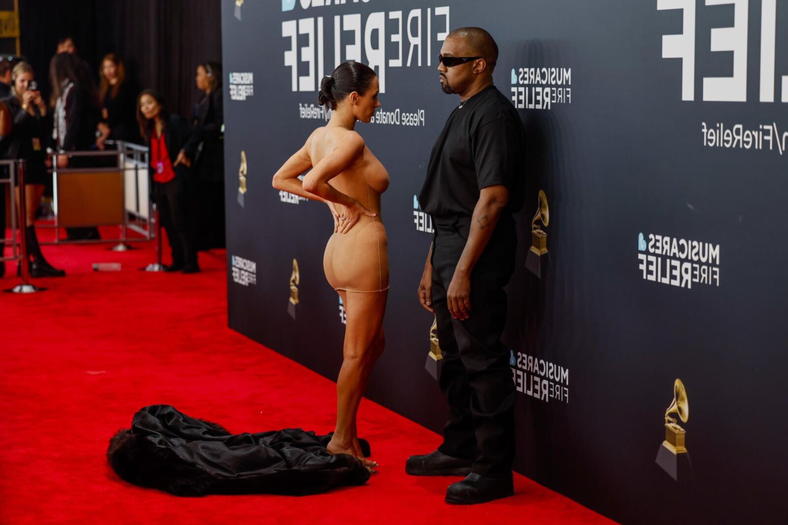 Bianca Censori bei den Grammy Awards