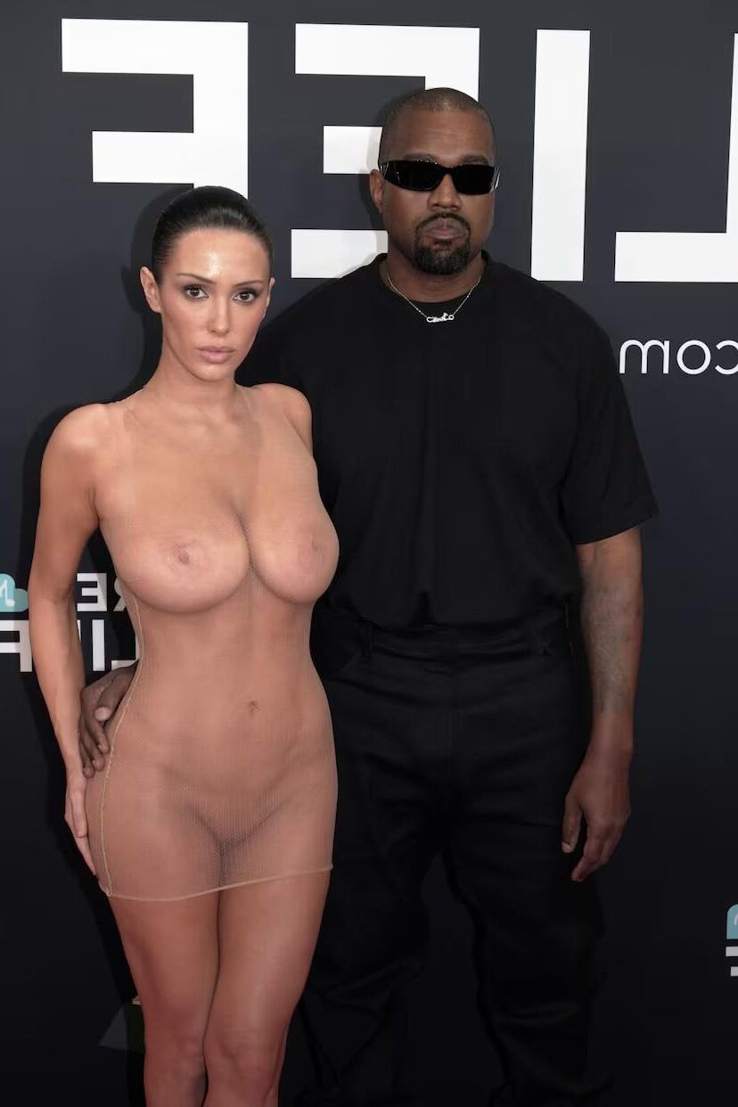 Bianca Censori bei den Grammy Awards