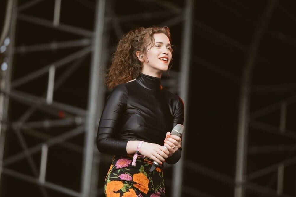 Rae Morris süßer britischer Indie -Pop -Sänger