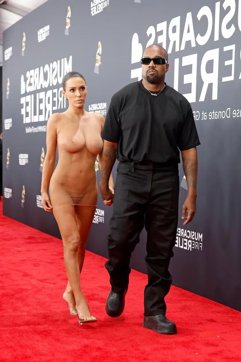 Bianca Censori bei den Grammy Awards