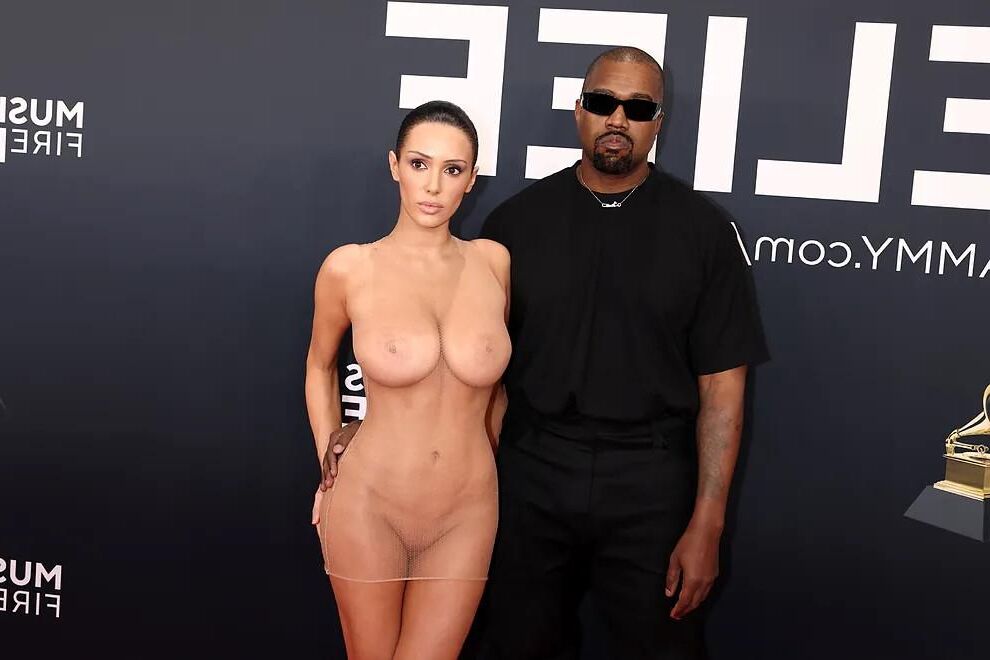 Bianca Censori bei den Grammy Awards