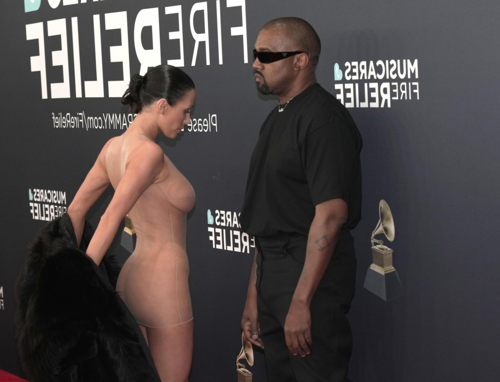 Bianca Censori bei den Grammy Awards