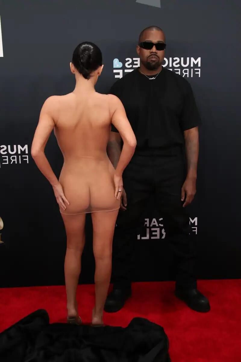 Bianca Censori bei den Grammy Awards