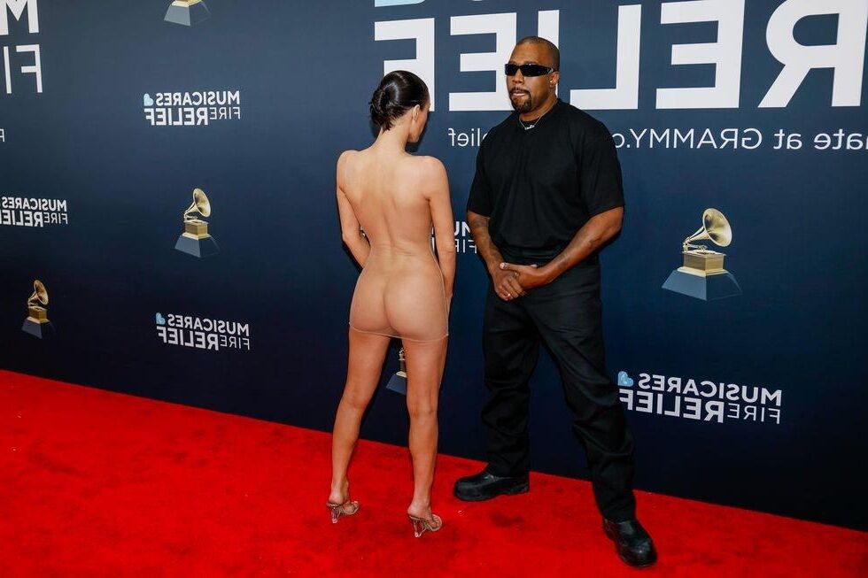 Bianca Censori bei den Grammy Awards