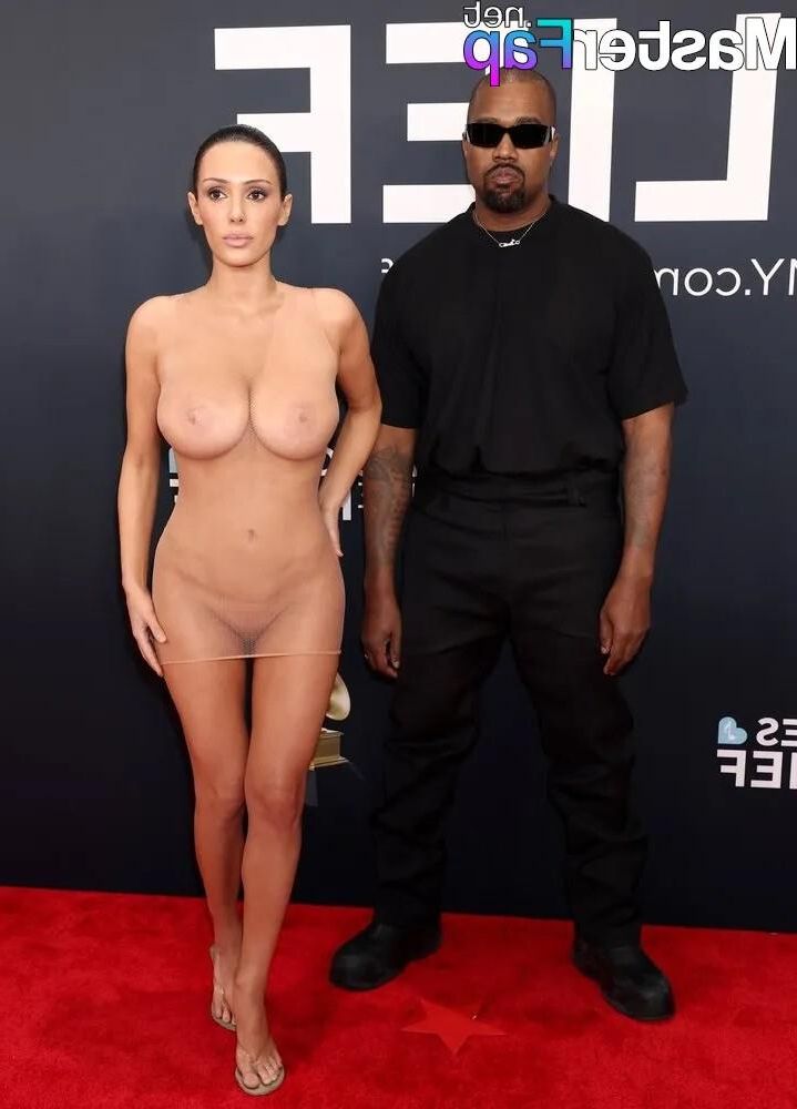 Bianca Censori bei den Grammy Awards