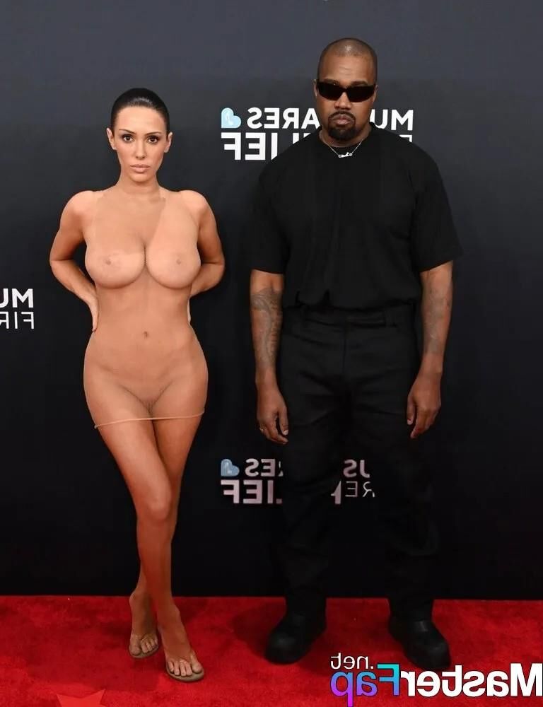 Bianca Censori bei den Grammy Awards