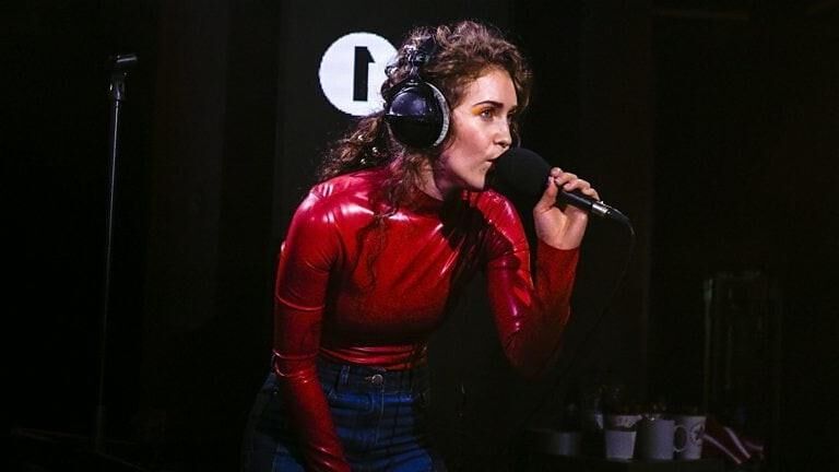 Rae Morris süßer britischer Indie -Pop -Sänger