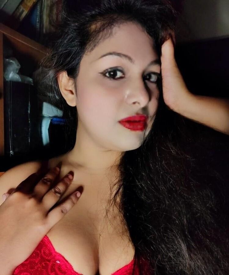 Bhabhi indiano nu em saree mostra grandes seios e buceta foto quente