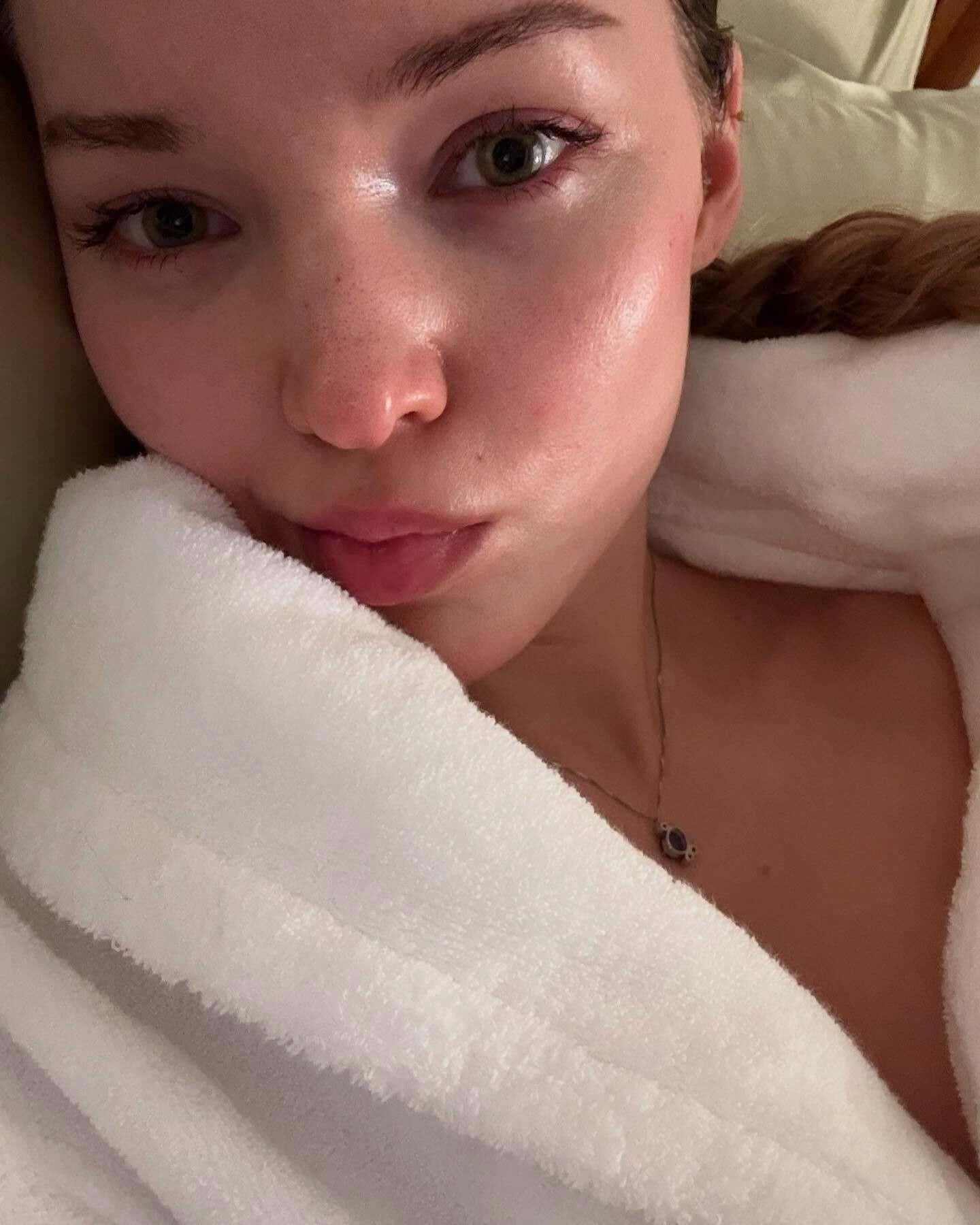 Dove Cameron Vários