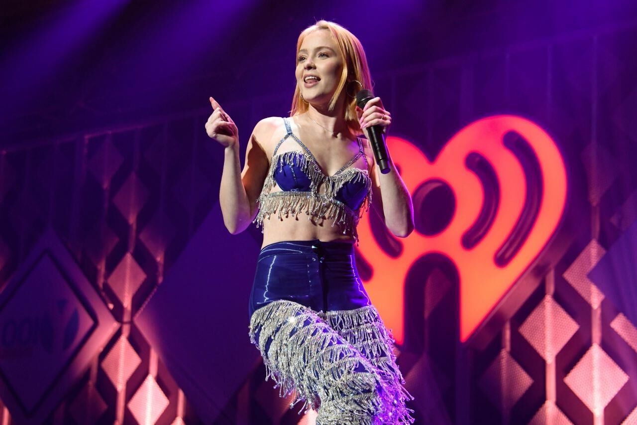 Zara Larsson spielt live bei Y Jingle Ball auf