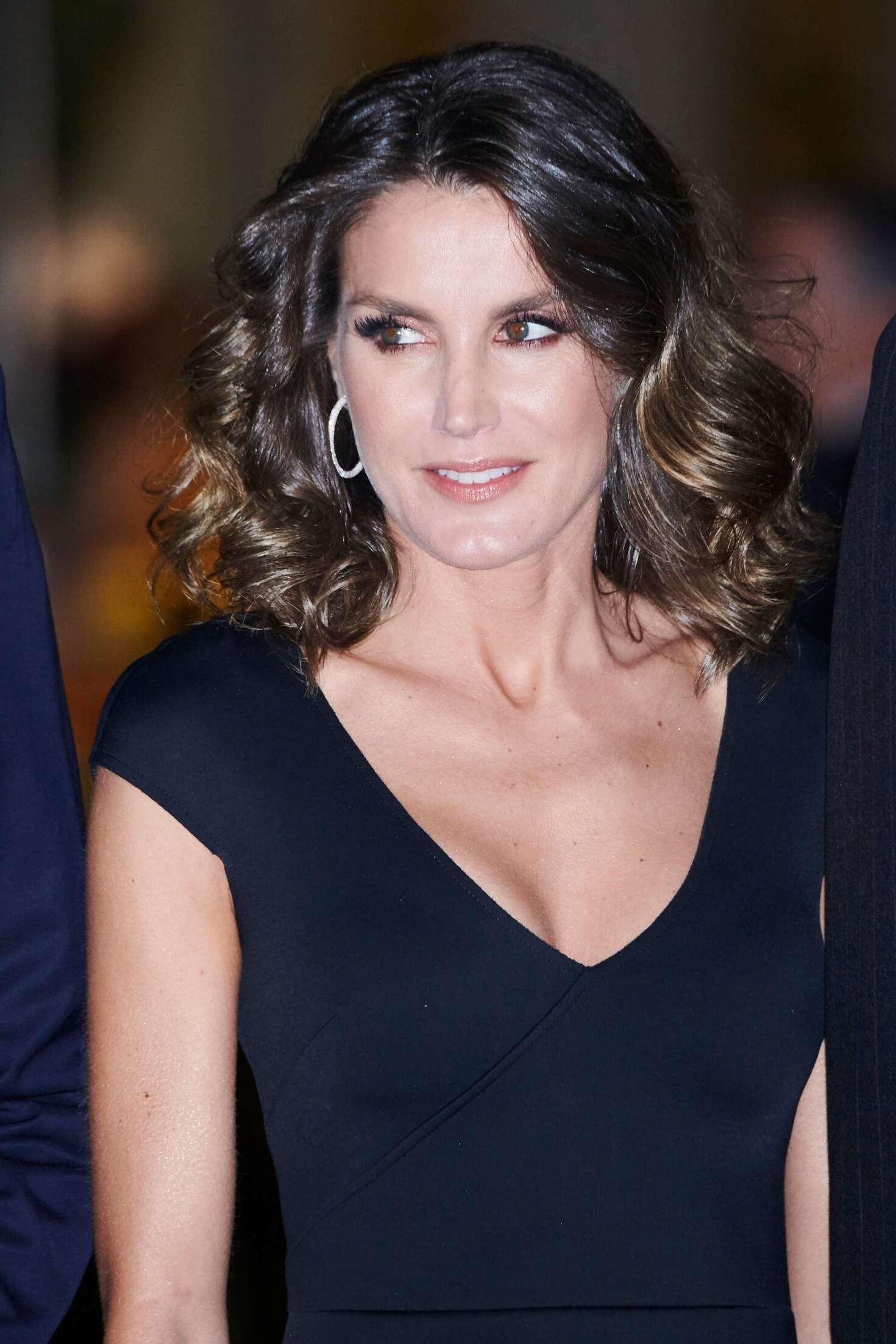 Royal milf sperme reine reine du letizia, elle adore nous taquiner