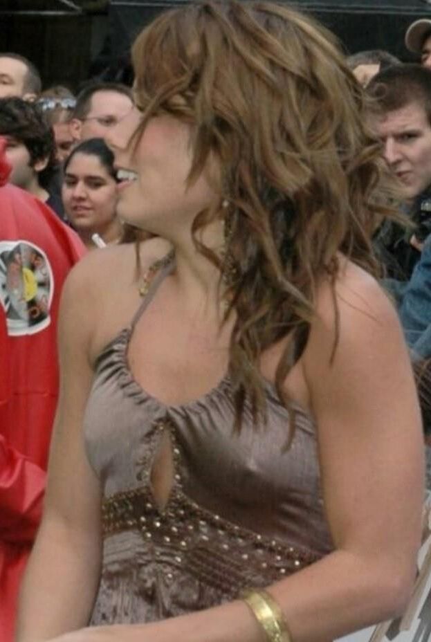 Nikki Sanderson Photo