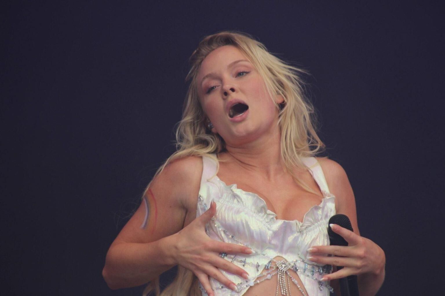 Zara Larsson en Brighton Pride