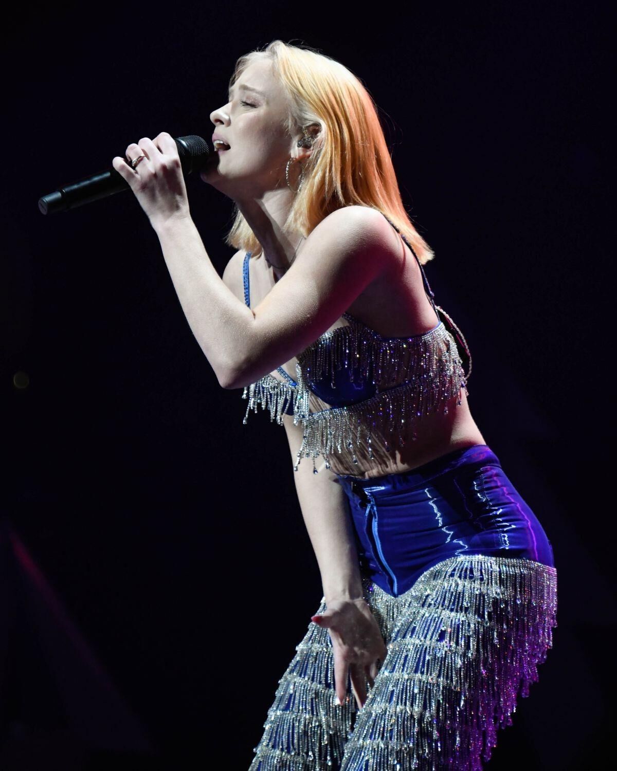 Zara Larsson actúa en vivo en Y Jingle Ball