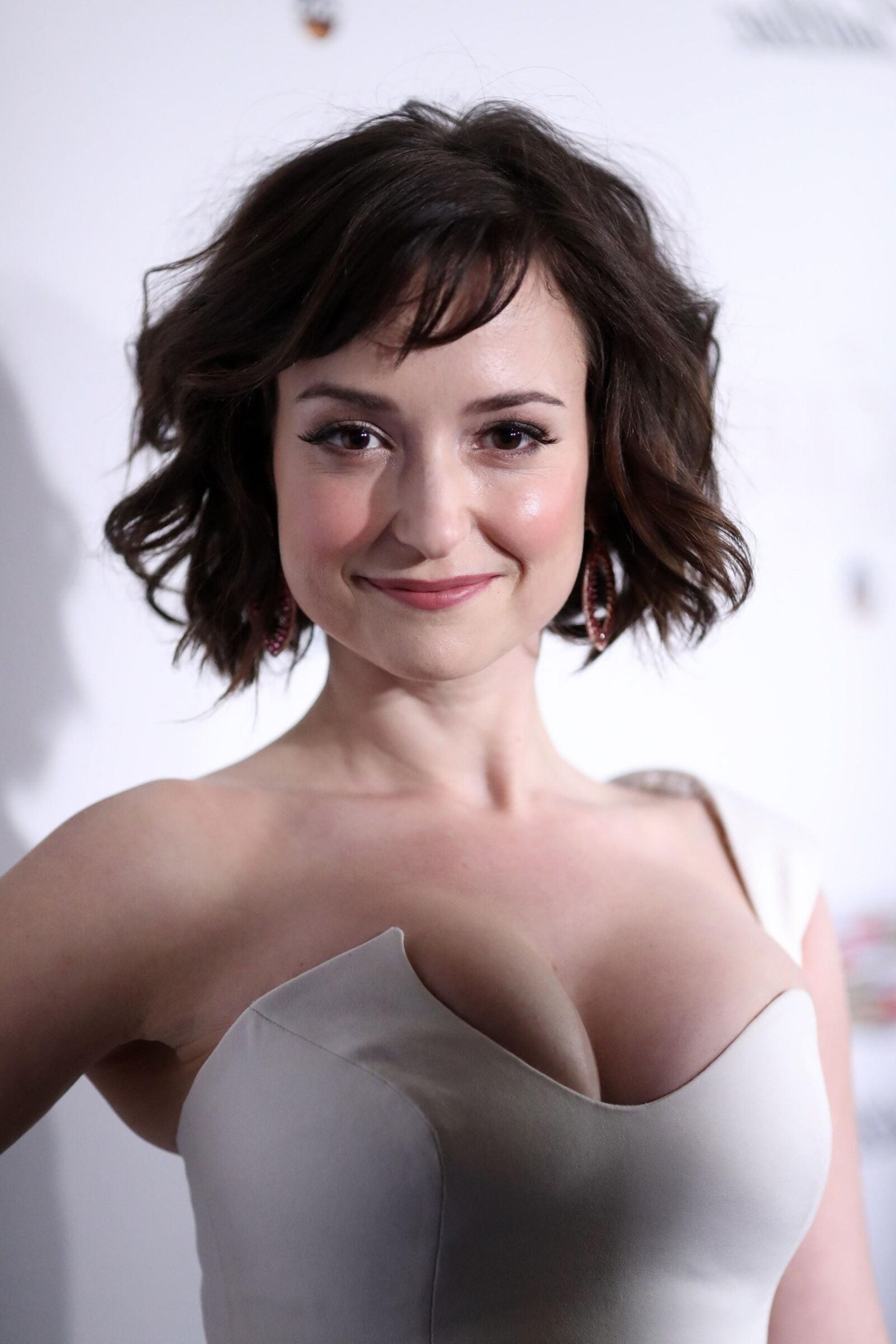 Milana Vayntrub