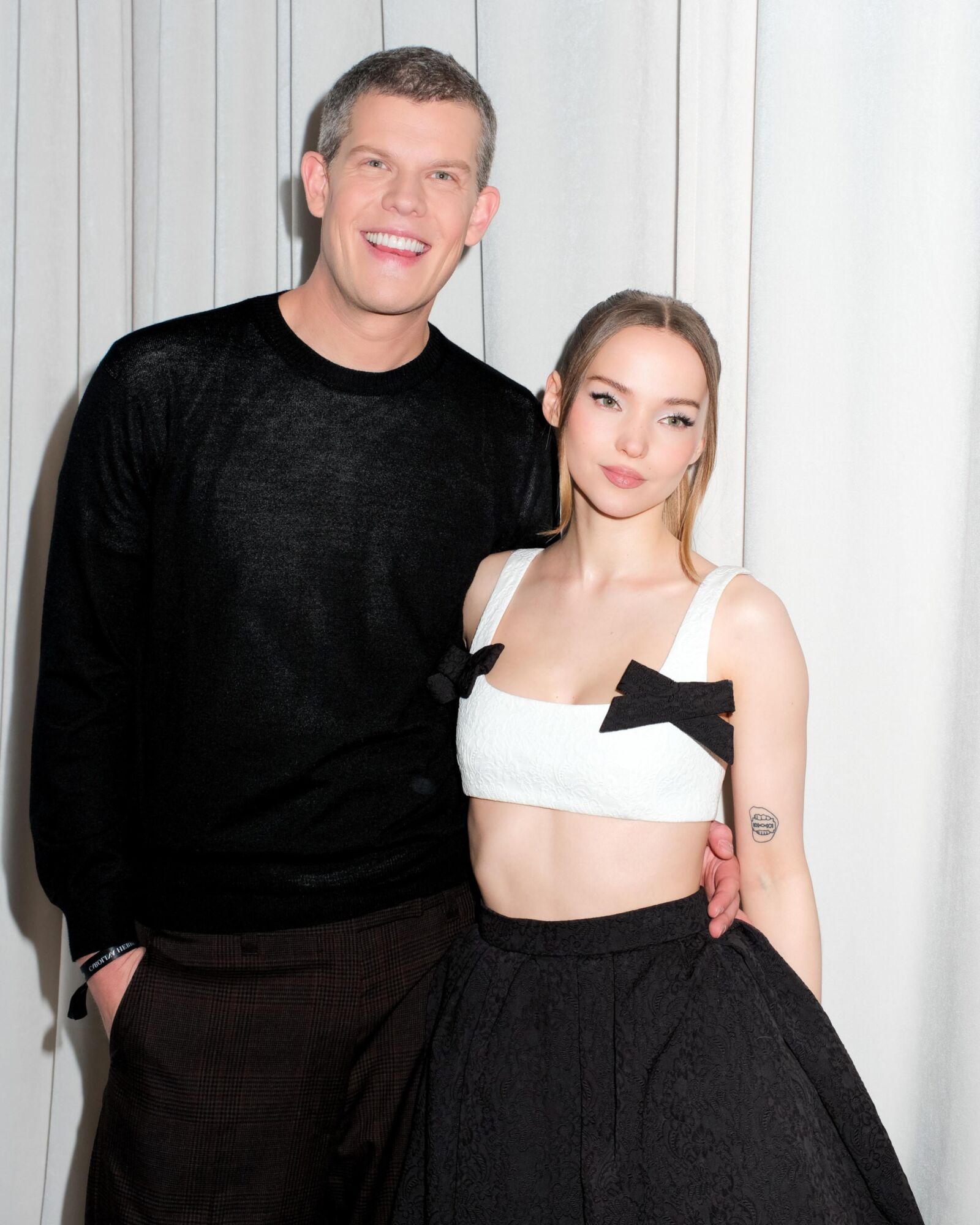 Dove Cameron Carolina Herrera Fashion Show em Nova York