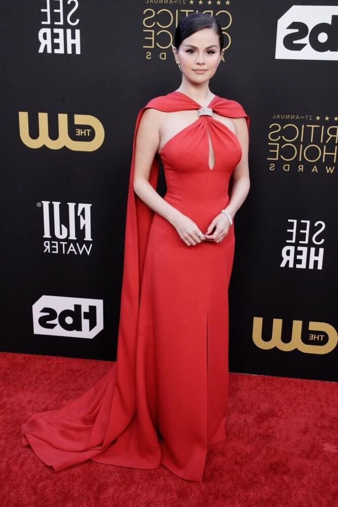 Selena Gomez - lindo vestido vermelho