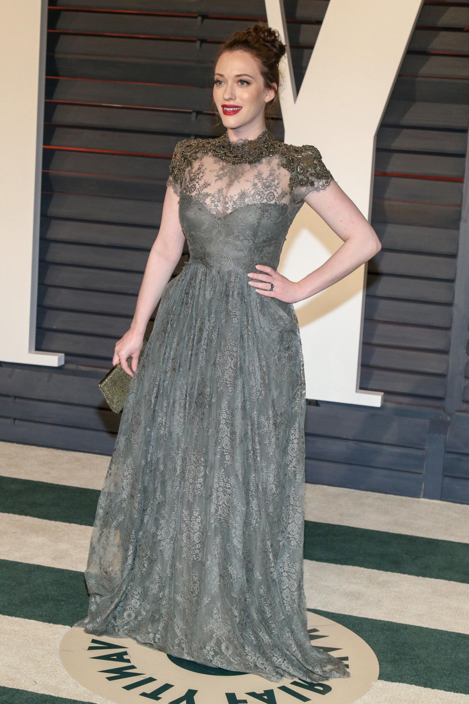 Kat Dennings no Vanity Fair Oscar Party