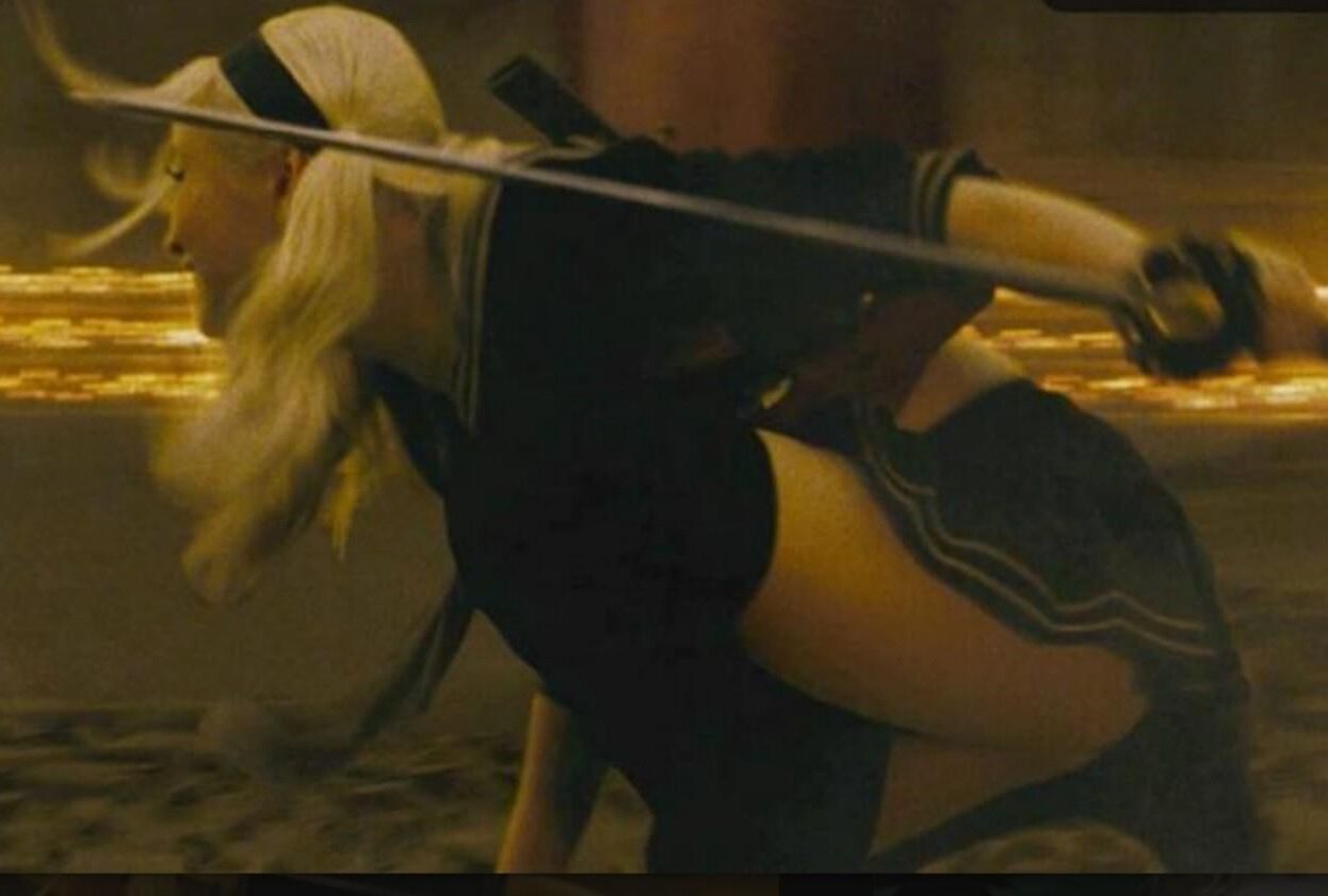 Emily Browning otário Punch