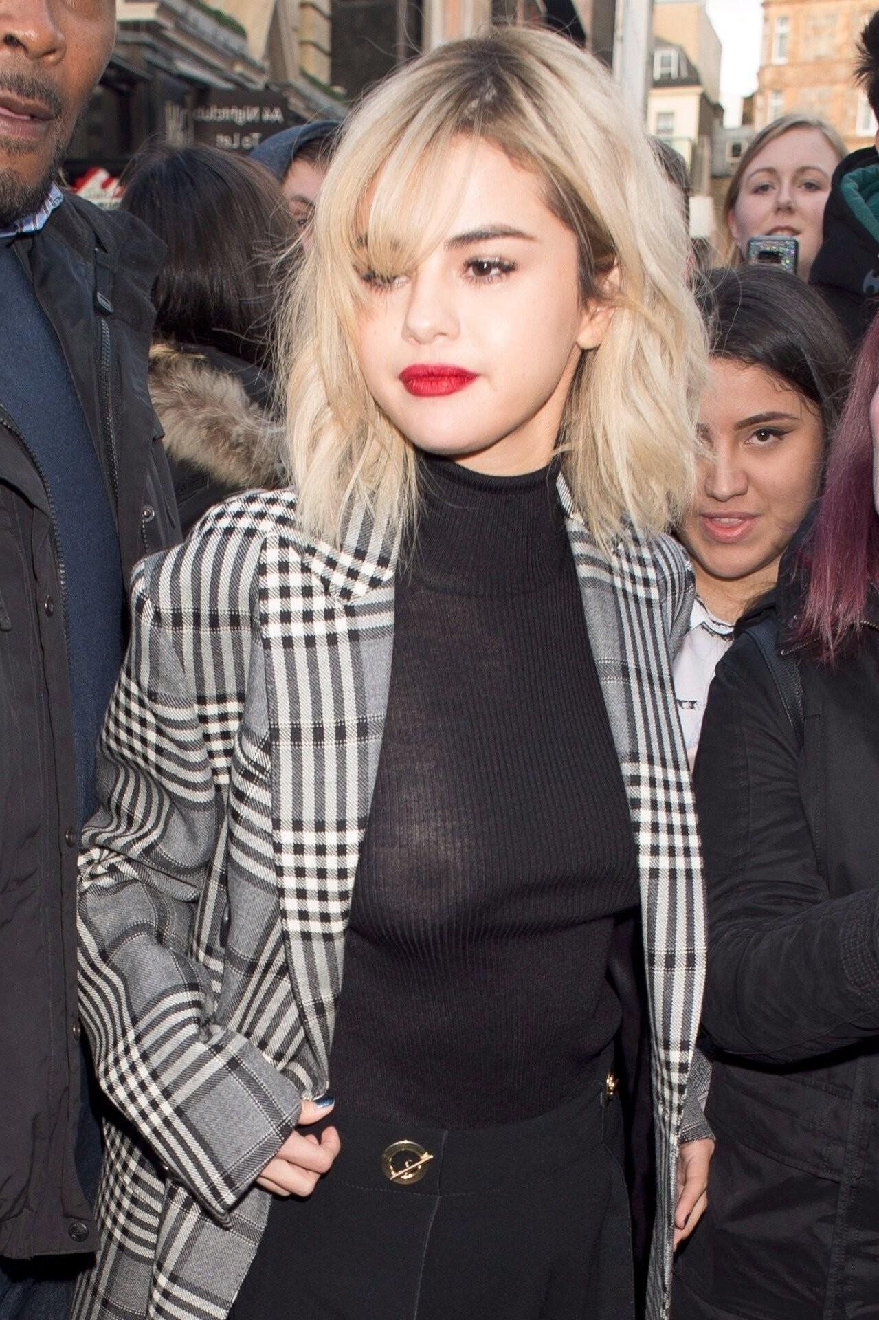 Selena Gomez - Surenta Seja através de Candids em Londres