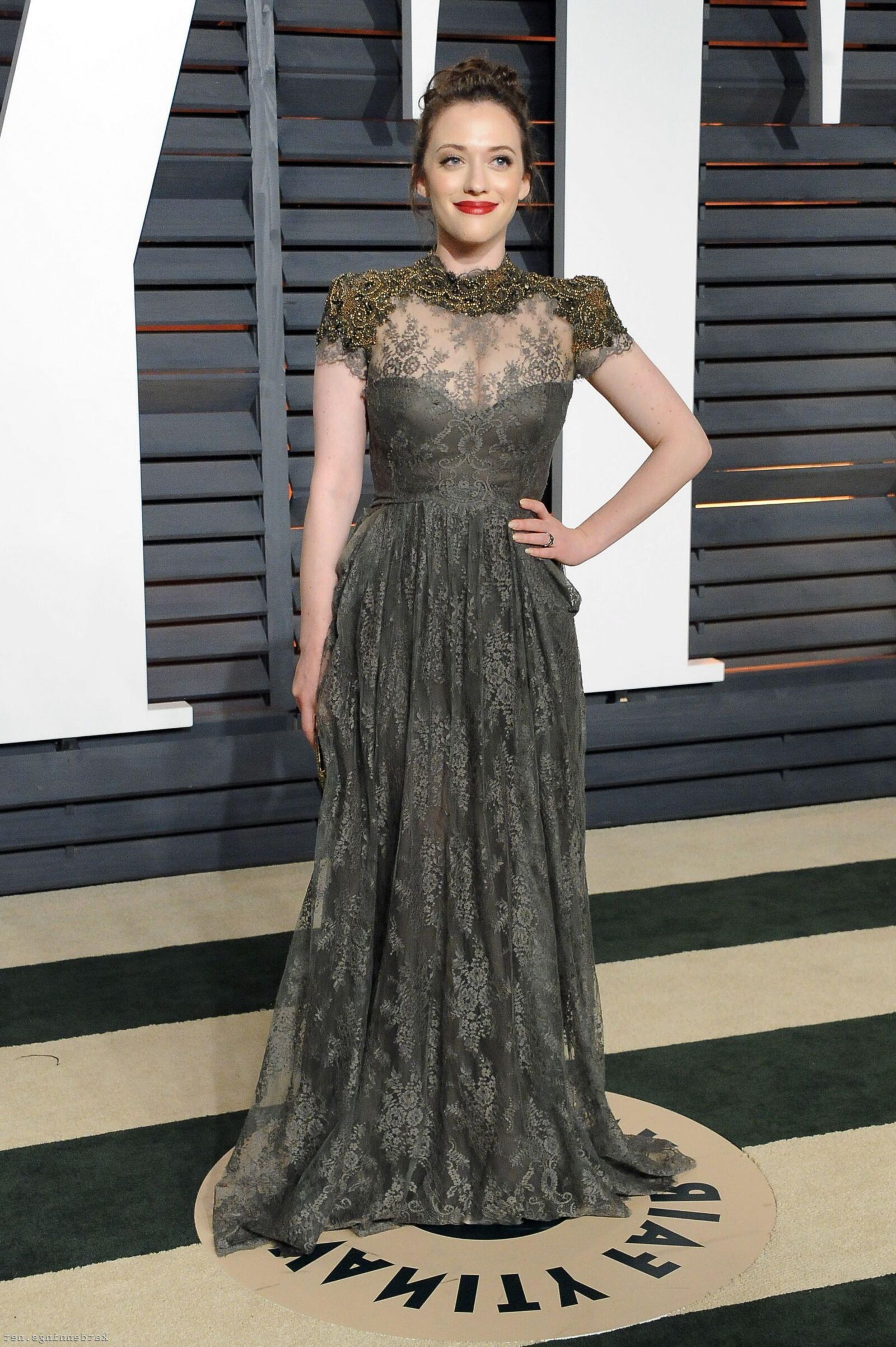 Kat Dennings no Vanity Fair Oscar Party