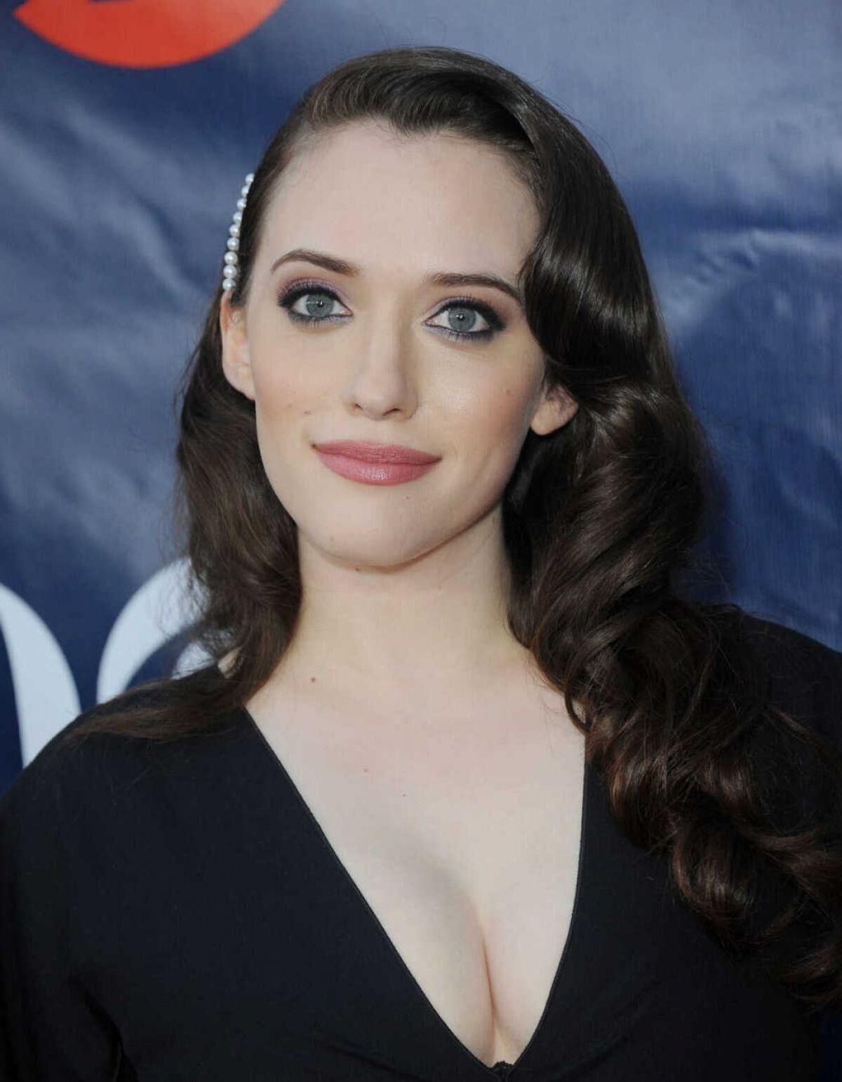 Kat Dennings – CBS, CW And Showtime Summer 