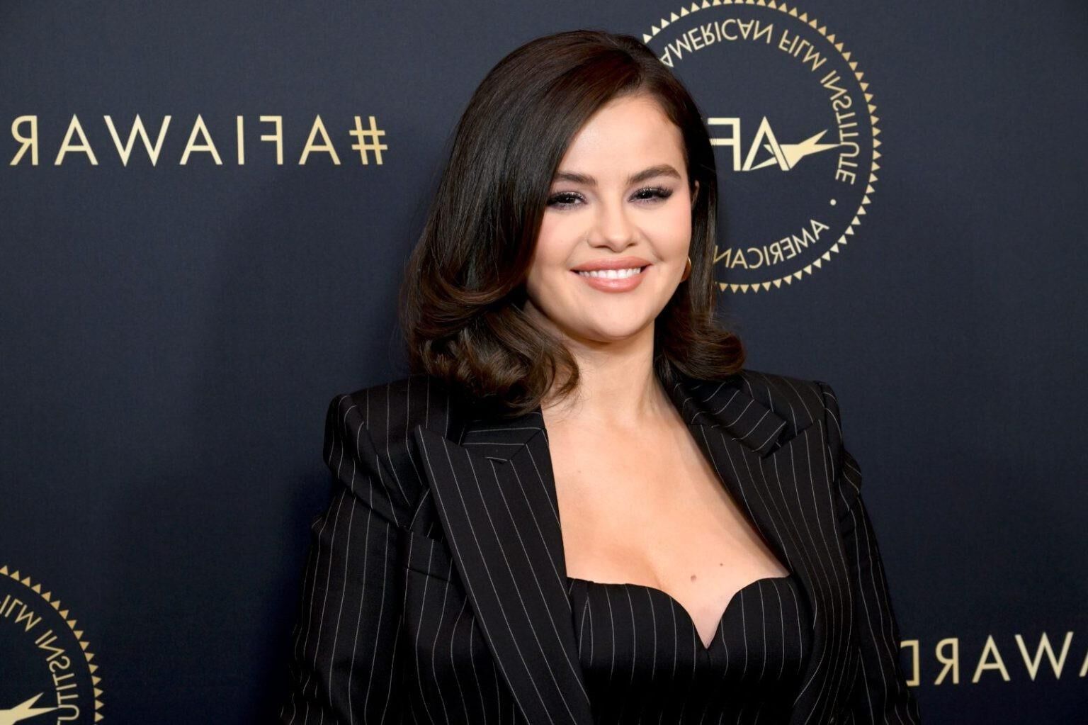 Selena Gomez participa dos prêmios da AFI