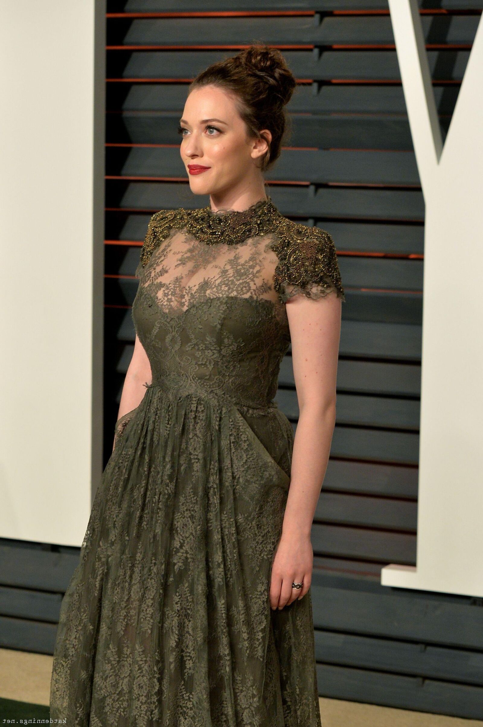 Kat Dennings no Vanity Fair Oscar Party