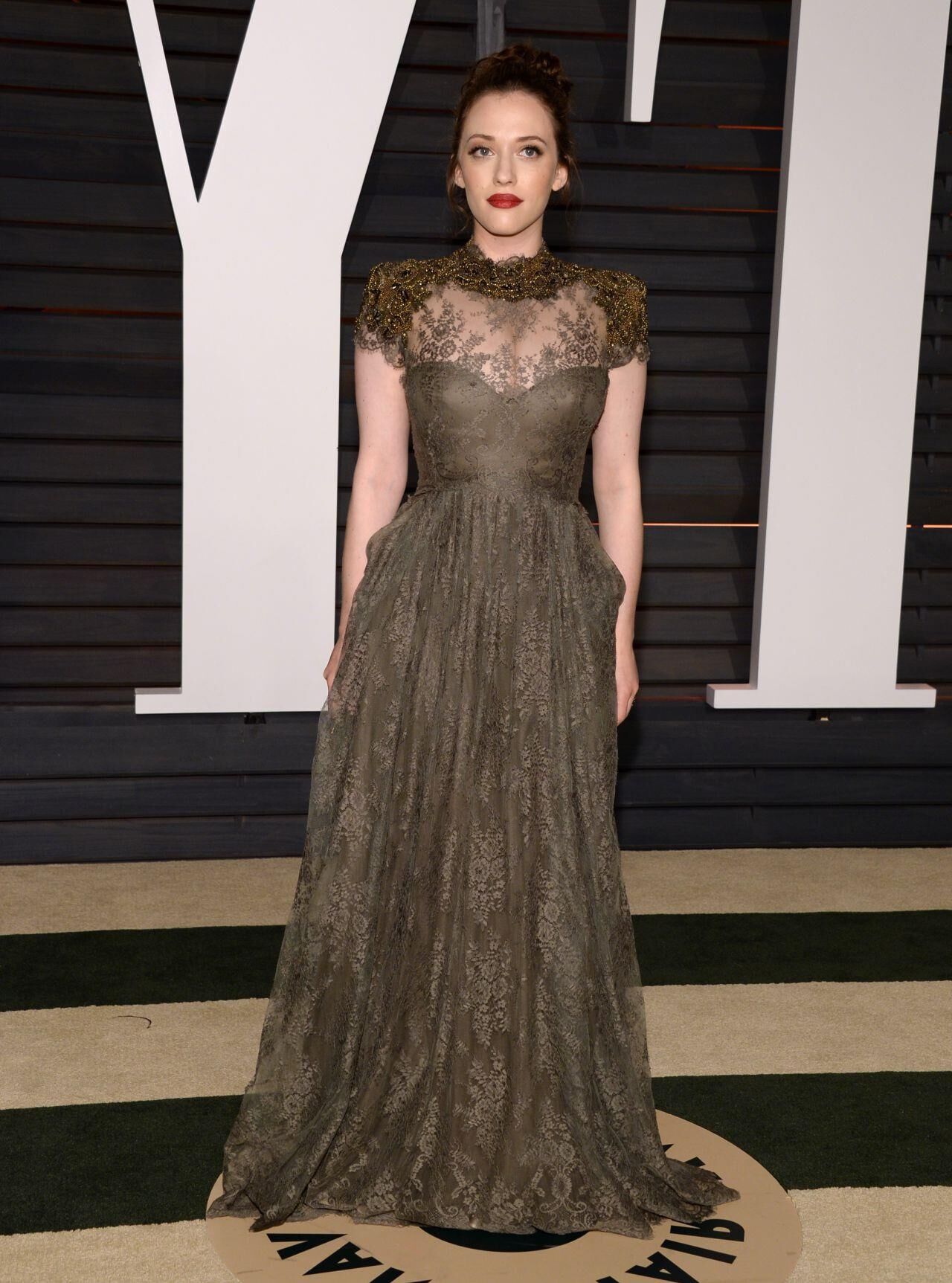 Kat Dennings no Vanity Fair Oscar Party