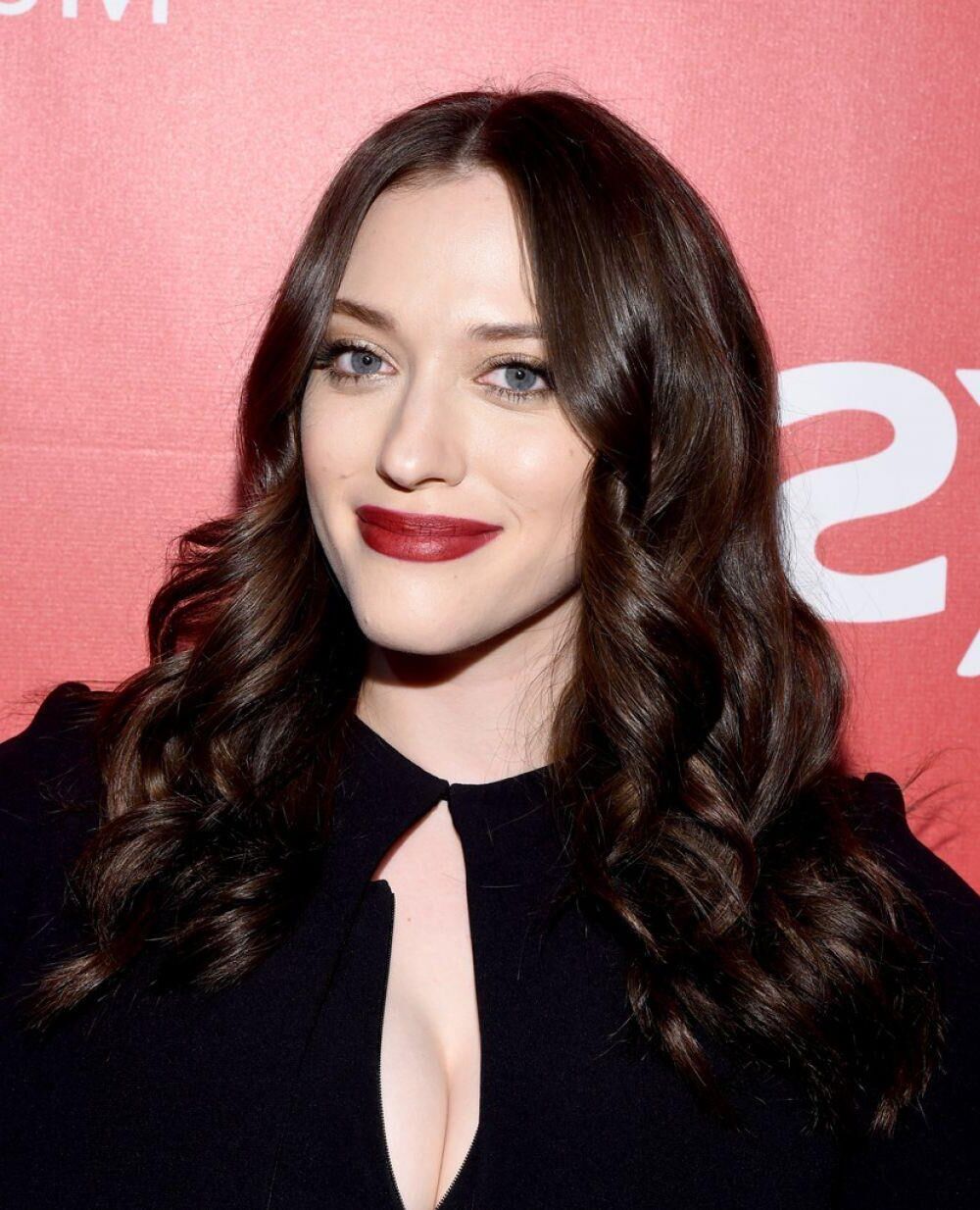 Kat Dennings no Mussares Person of the Year Gala