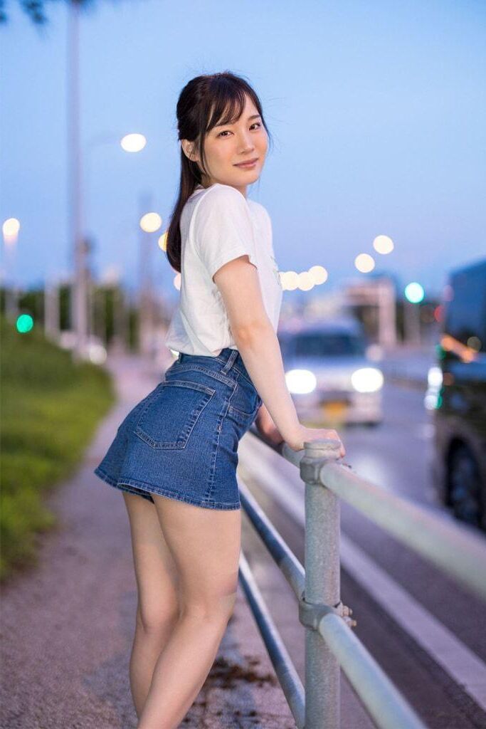 Airi Suzumura Photobook Okinawa Foto No. Red Temptation