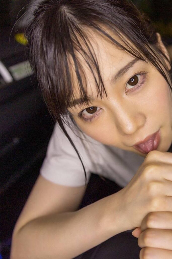 Airi Suzumura Photobook Okinawa Foto No. Red Temptation