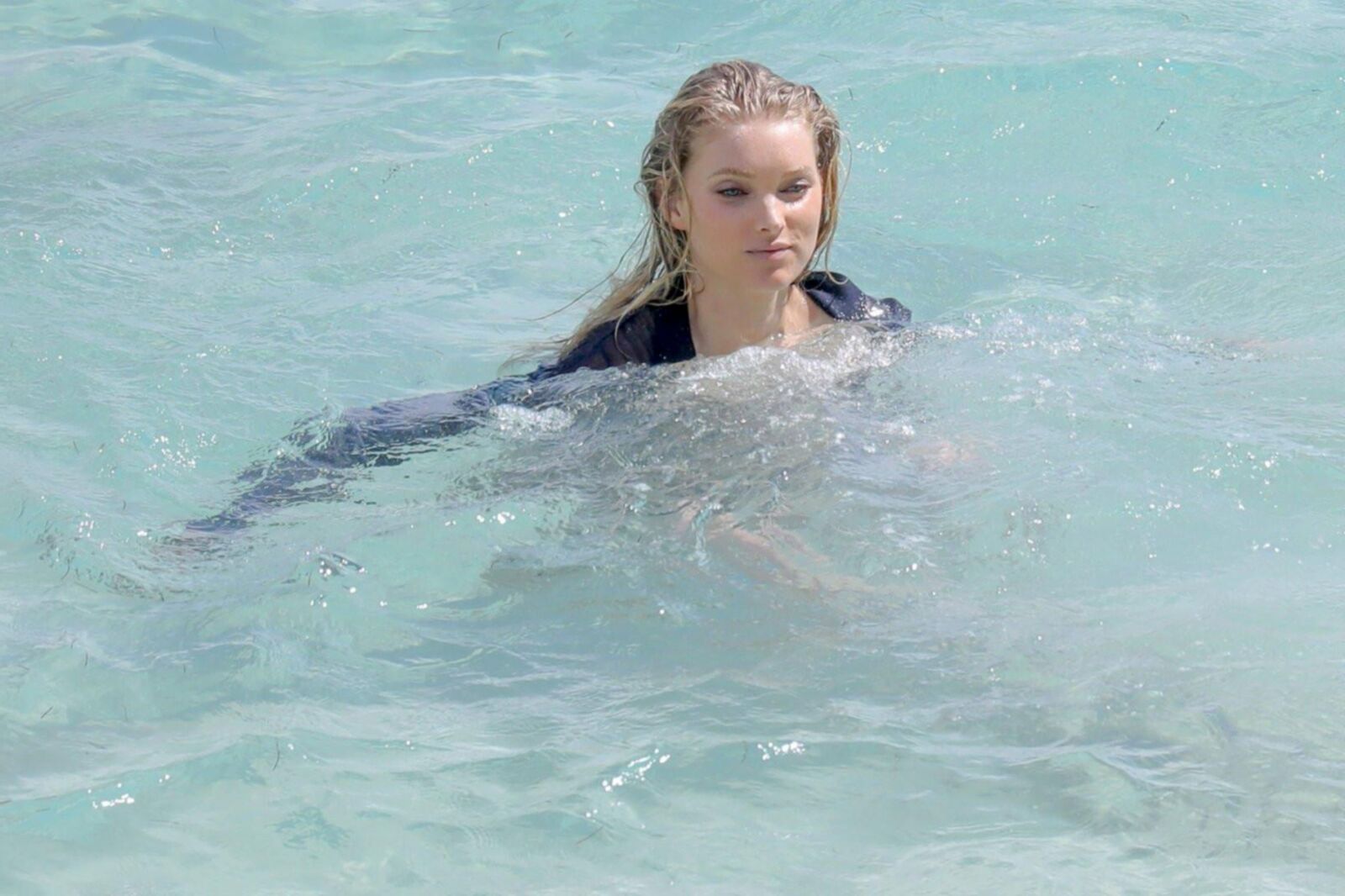 Elsa Hosk - Shotoshoot candids em ST Barts