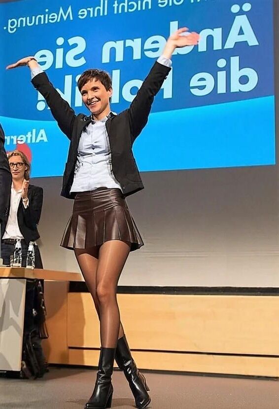 Ai Frauke Petry em Nylons