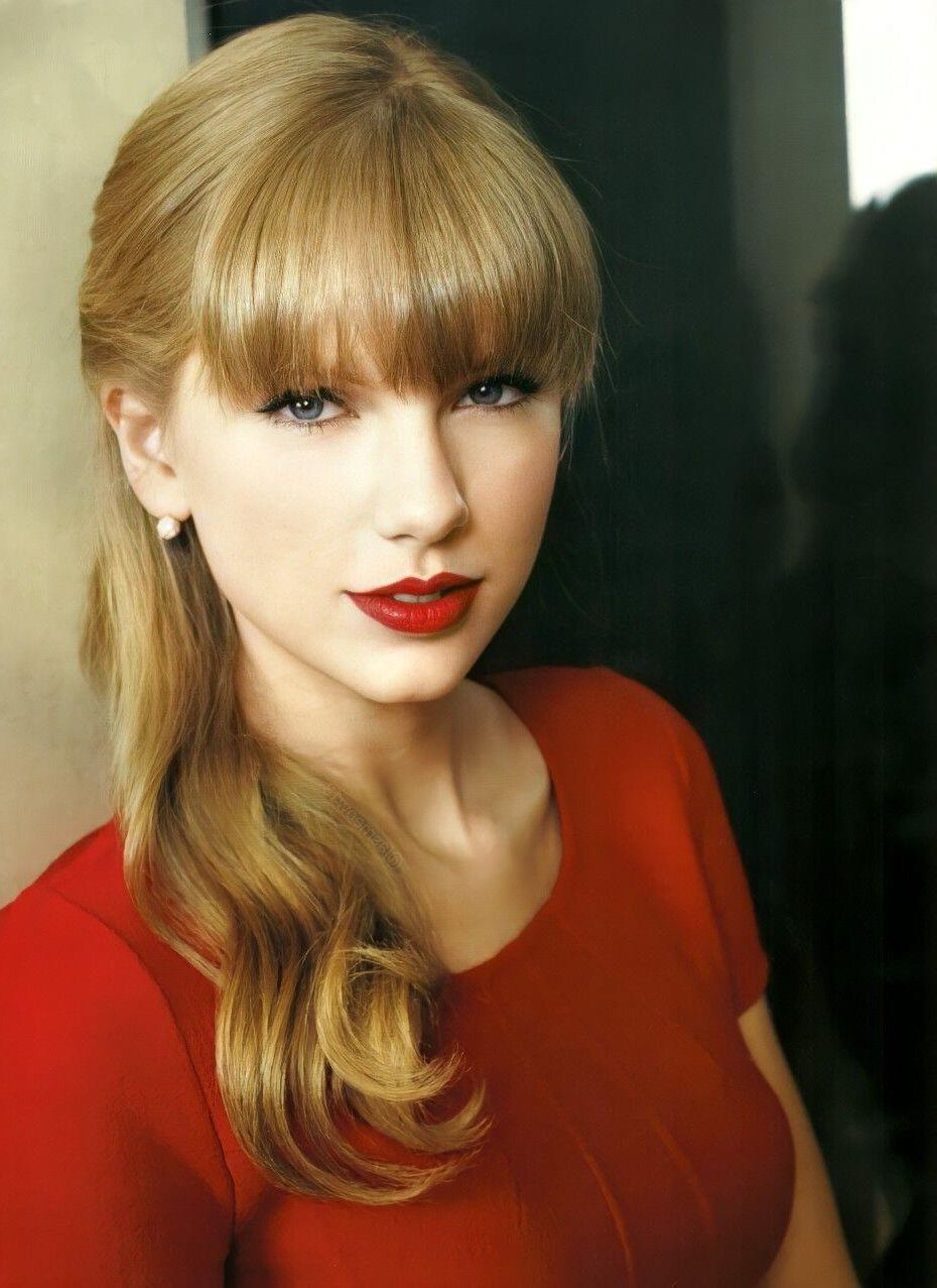 Taylor Swift Red Lips