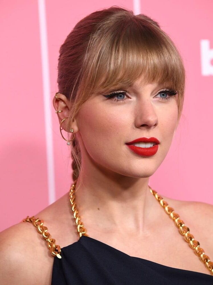 Taylor Swift Red Lips